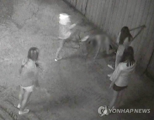 부산 여중생 폭행하는 가해자들