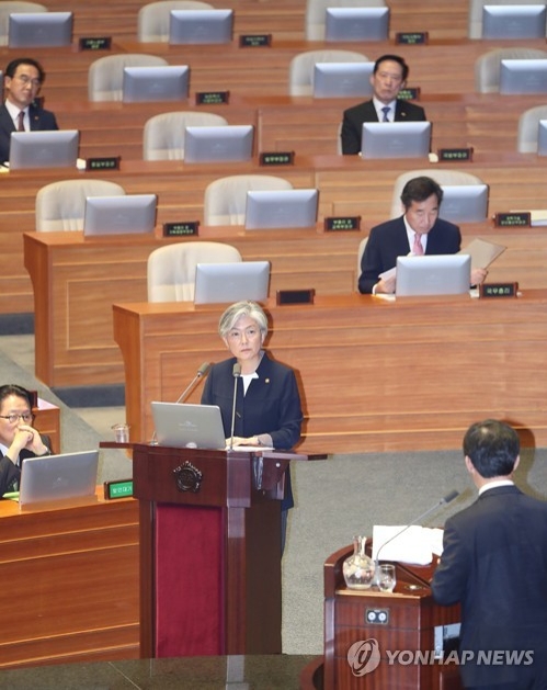 여야, 대정부질문서 '강경화 은발' 두고 난데없는 말다툼(종합) - 1
