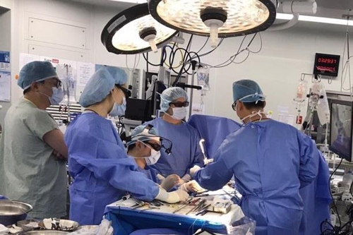 3D 내시경 심장 수술 장면