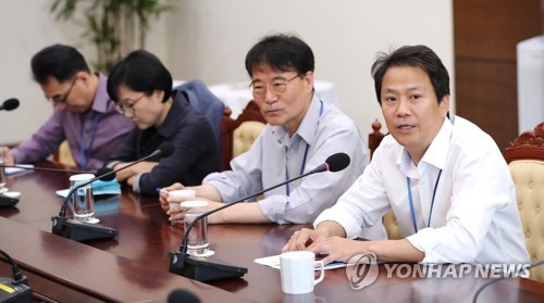 임종석 비서실장, 첫 수석보좌관회의 주재