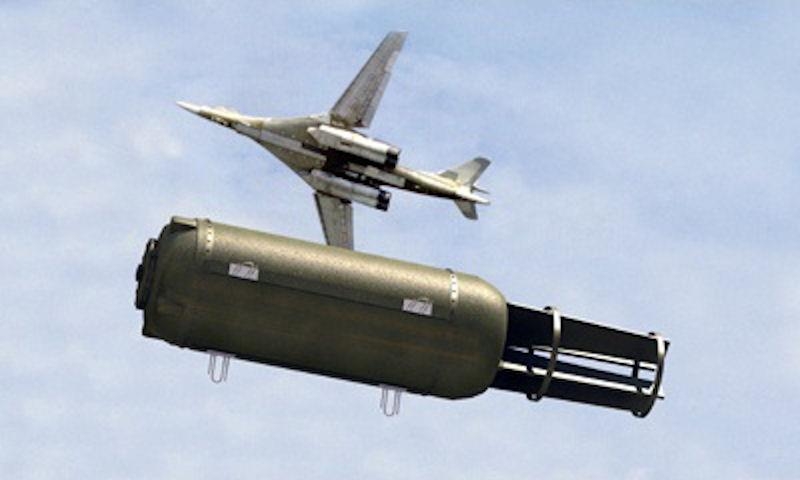 SNS로 퍼지는 러시아의 초대형폭탄 'FOAB' 합성사진[위키미디어 제공]