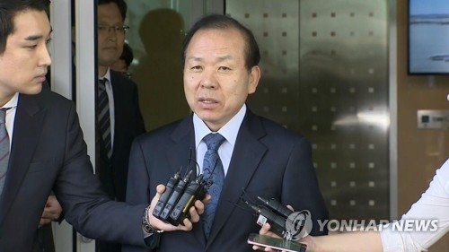 해외출장 마치고 돌아온 김이수 헌재소장 권한대행