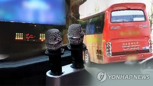'달리는 무도회장'…관광버스 안전불감증 여전(CG)