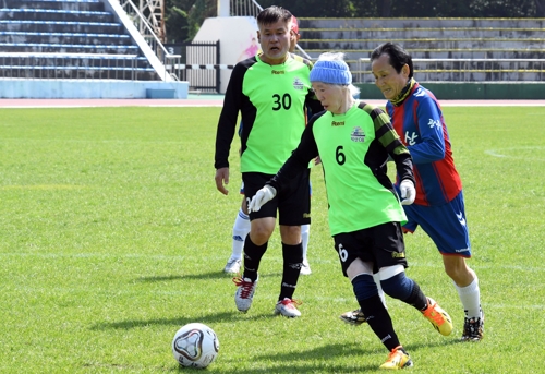 강원 양구서 장수축구대회…70세 이상 참여 39개팀 출전 - 1