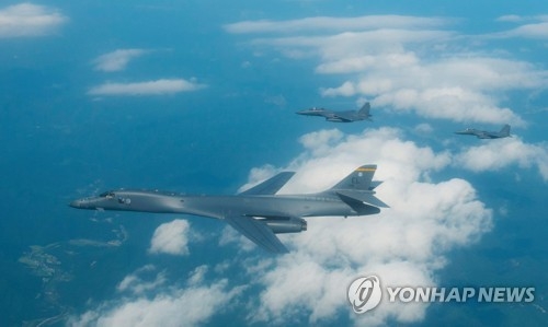 지난달 31일 한반도에 출격한 '죽음의 백조' B-1B 랜서.