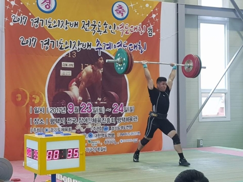 한국 동호인역도대회에서 우승한 미국 군인
