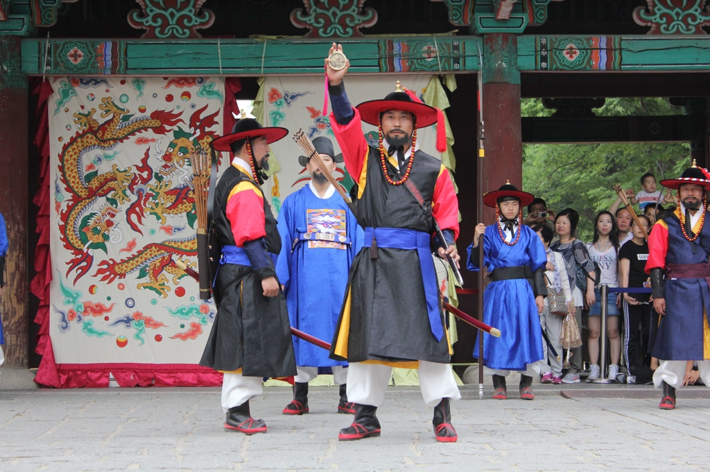 전주 경기전 수문장 "물러갑니다"…올해 교대의식 폐막 - 1