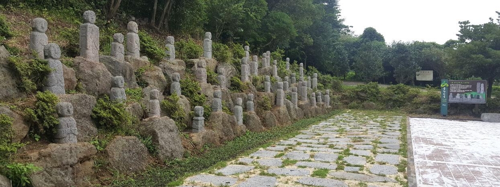 새로 설치된 석신상