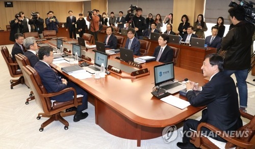 금통위 주재하는 이주열 총재
