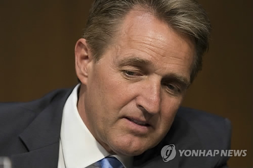 美공화 중진들 반란…플레이크도 "트럼프에 공모 안해"