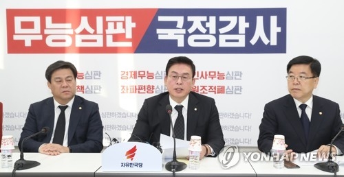 정우택 "북핵규탄결의 기권 묵과못해…누구 결정인지 밝혀야"(종합) - 1