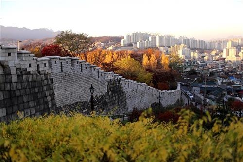 가을을 맞은 한양도성
