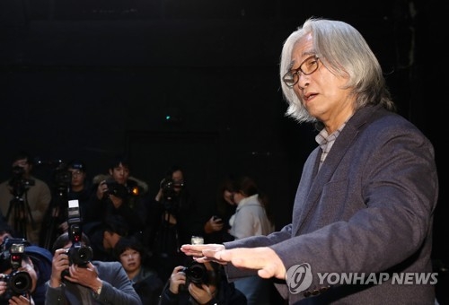 이윤택 연출