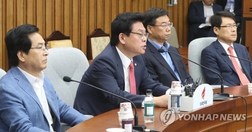 한국당, 선거 앞두고 집안싸움 '폭발'…홍준표 당 운영 논란(종합) - 1
