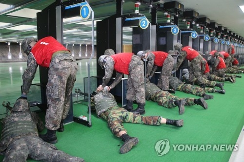 개인화기 사격하는 예비군