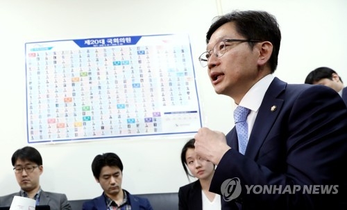 '김기식 논란' 털어낸 민주…김경수·靑책임론 공세에 총력 방어 - 3