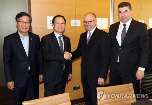 민주 "한국GM 파국 안돼"…앵글 "밤새워서라도 협상" - 1