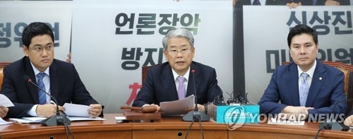 바른미래 "민주, 남북정상회담 앞두고 오히려 정쟁 유발" - 1