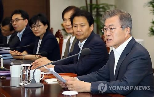 문 대통령 "노동, 이념문제 아냐…우리 자신의 가치이자 존엄" - 1