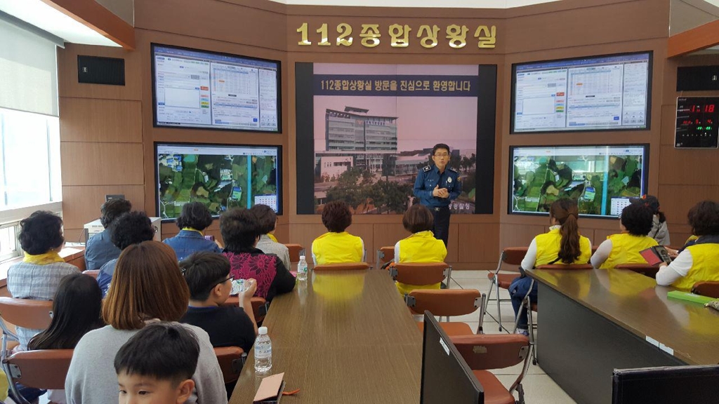 충북지방경찰청을 방문한 다문화 여성과 자녀, 여성 영농인들.