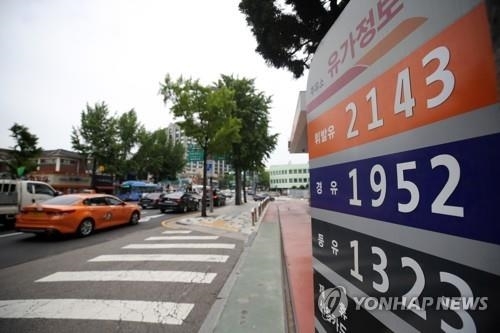 주유소 휘발유 7주 연속 상승…서울은 평균 1천700원 육박 - 1