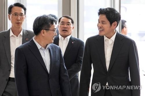 김동연 부총리와 정용진 신세계 부회장