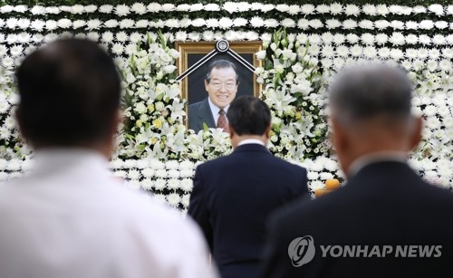 JP 빈소에 사흘째 각계 인사 조문…무궁화장 추서(종합) - 1