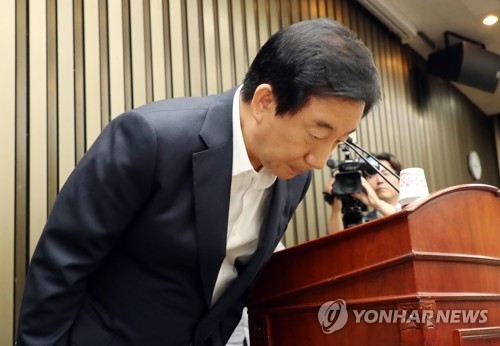 "김성태 사퇴·김무성 탈당" vs "누구에게 나가라고 하나" - 1