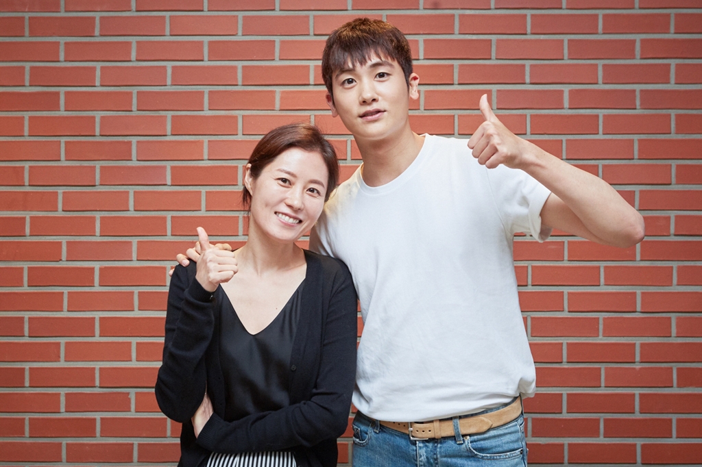 '배심원들' 문소리(왼쪽)- 박형식