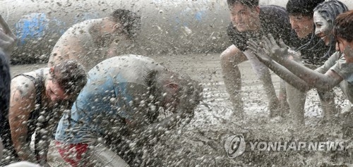 머드축제 개막…머드샤워