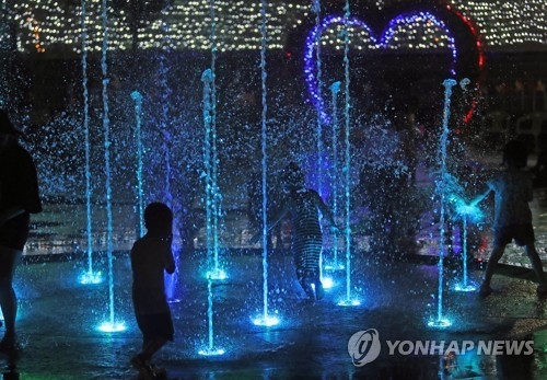 밤까지 이어진 더위