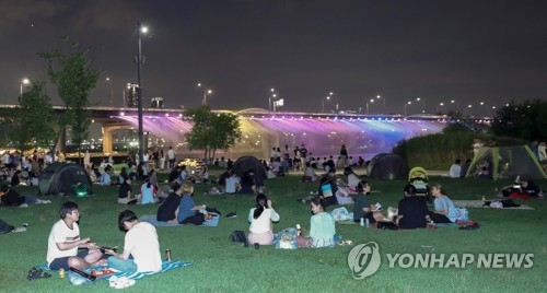 폭염 피해 낮에는 실내서, 밤엔 한강으로…한증막 된 서울(종합2보) - 3