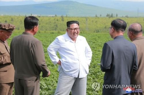김정은 위원장, 삼지연군 중흥농장 방문