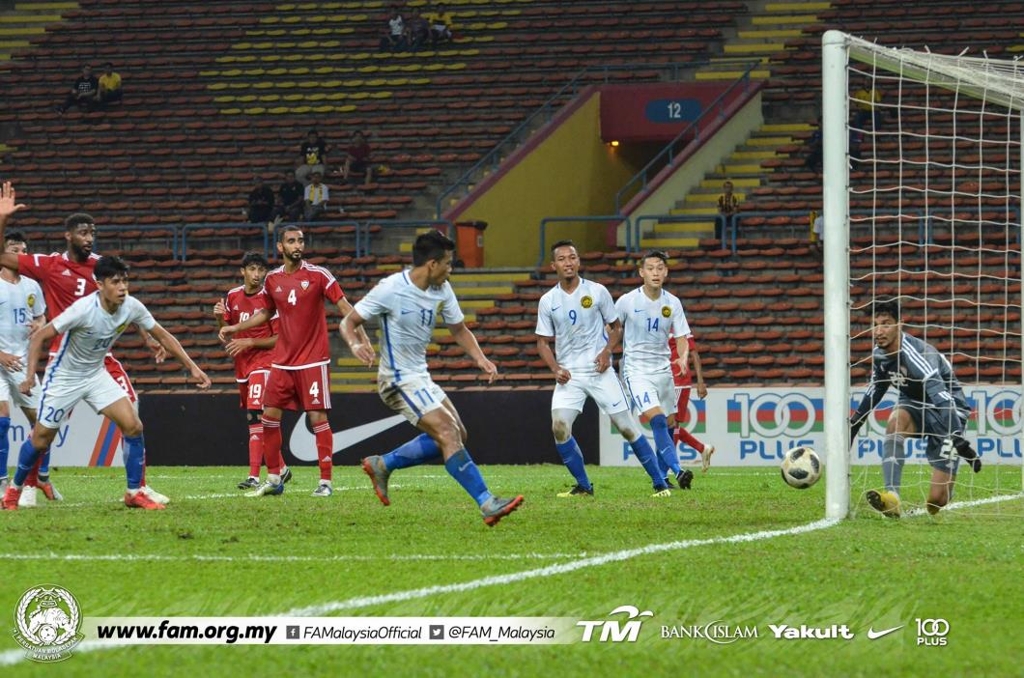 말레이시아 U-23 축구대표팀 선수가 11일(한국시간) 말레이시아 슬랑오르주 샤알람 스타디움에서 열린 아랍에미리트와 친선경기에서 골을 넣고 있다. [말레이시아 축구협회 페이스북 캡처]