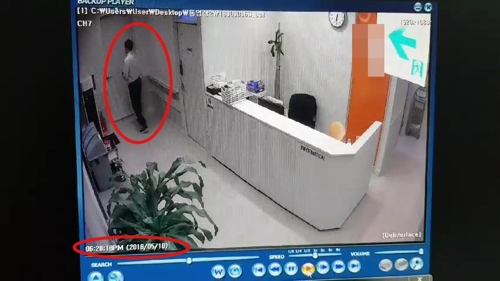 사복차림으로 수술장 빠져나간 전문의