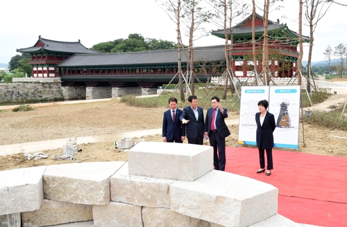 첨성대 축조현장 점검