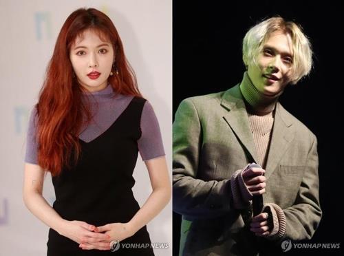 현아와 펜타곤 이던(오른쪽)