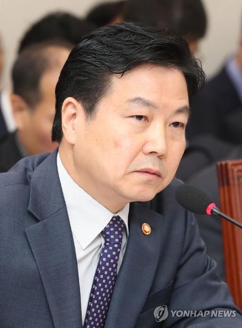 홍종학 장관 "최저임금 상처 죄송…소상공인 돕겠다"(종합) - 2