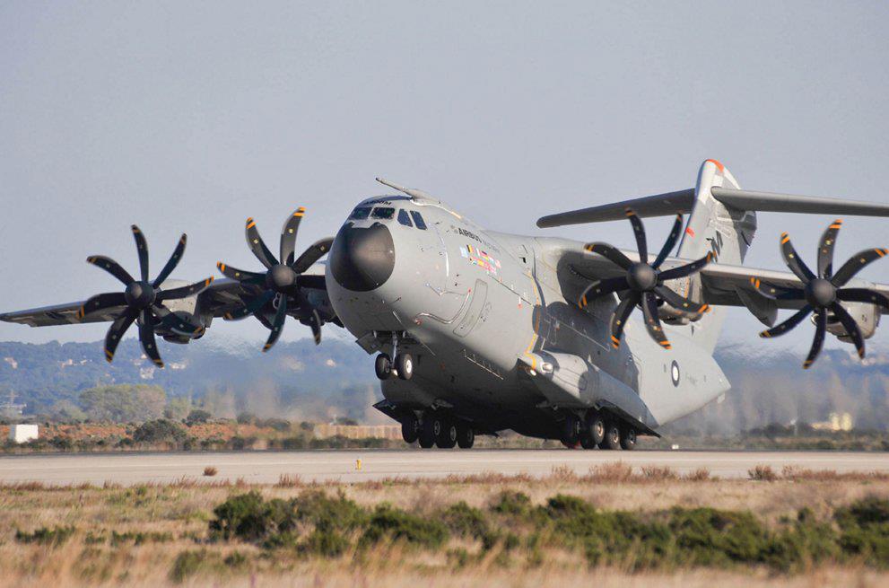 A-400M 수송기 이륙모습