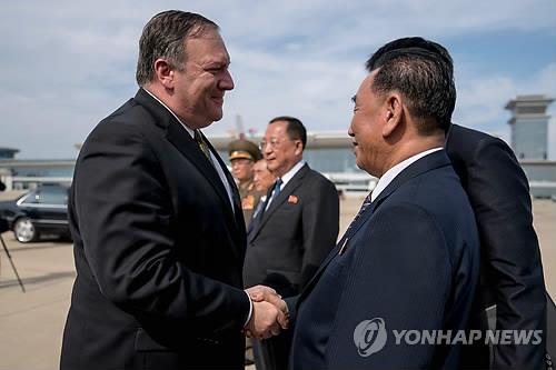 북미고위급회담 양측 대표인 폼페이오와 김영철