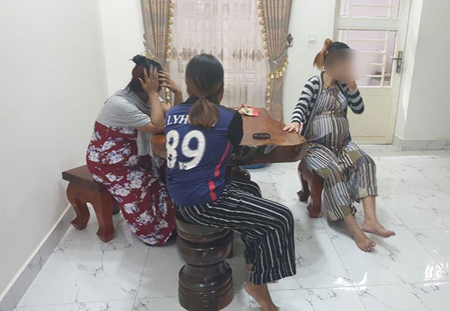 캄보디아 '아기공장'서 체포된 대리모들 [크메르 타임스 캡처]