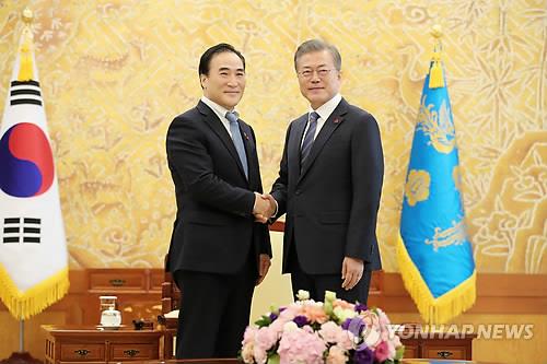 김종양 인터폴 총재 만난 문 대통령