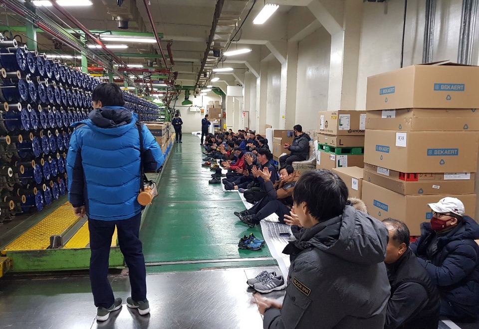 금호타이어 광주공장 생산라인 점거농성에 나선 비정규직노조원들