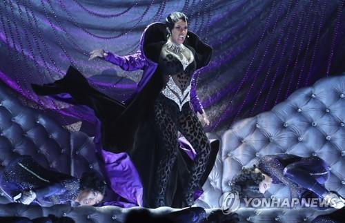 멋진 무대 펼치는 카디비