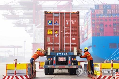 중국 산둥성 항구의 컨테이너