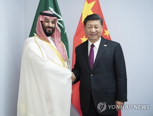 지난해 11월 G20 정상회의에서 만난 사우디 왕세자(좌)와 시진핑 중국 국가주석