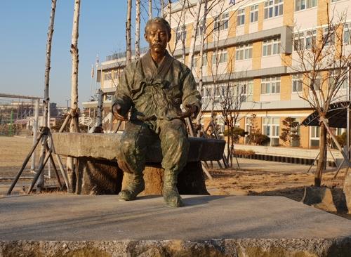 서전고의 이상설 선생 동상