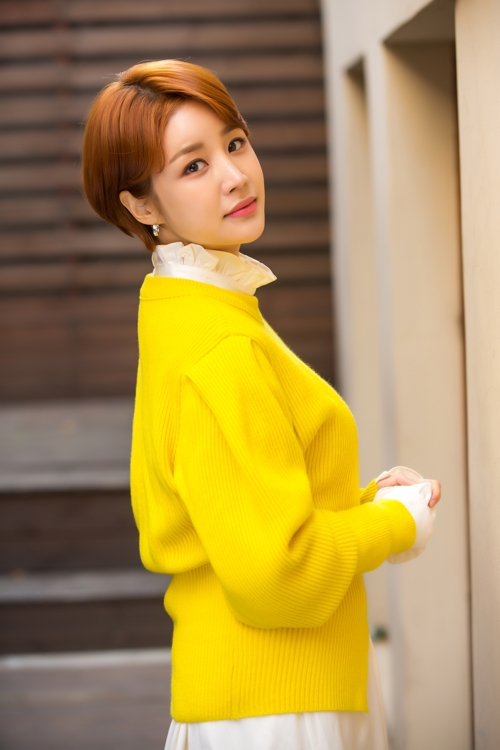 배우 윤진이