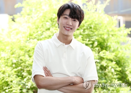 신현수 '미소 매력남'