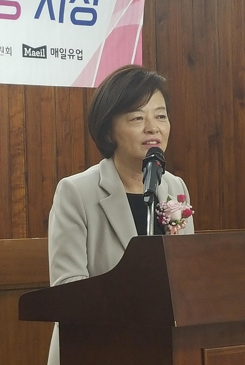 (서울=연합뉴스) 이희용 기자 = 진선미 여성가족부 장관이 '가정을 건강하게 하는 시민의 모임'(가건모)이 주최한 '좋은 부모 되기 운동 10주년 기념식'에서 축사를 하고 있다.